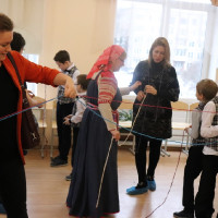Красна изба углами...