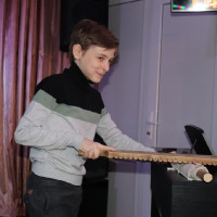 Красна изба углами...