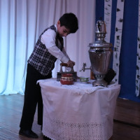 Красна изба углами...