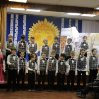 Красна изба углами...