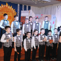 Красна изба углами...