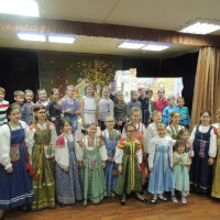Красна изба углами...